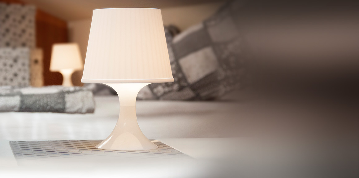 Budynek Apartamentów Dębiec otoczony zielenią